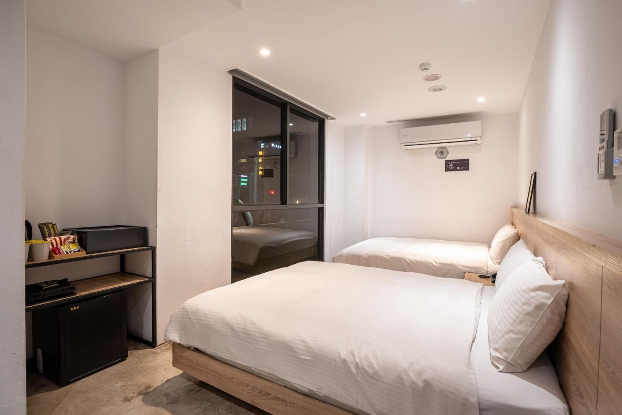 Chase Hotel Tajcshung Kültér fotó